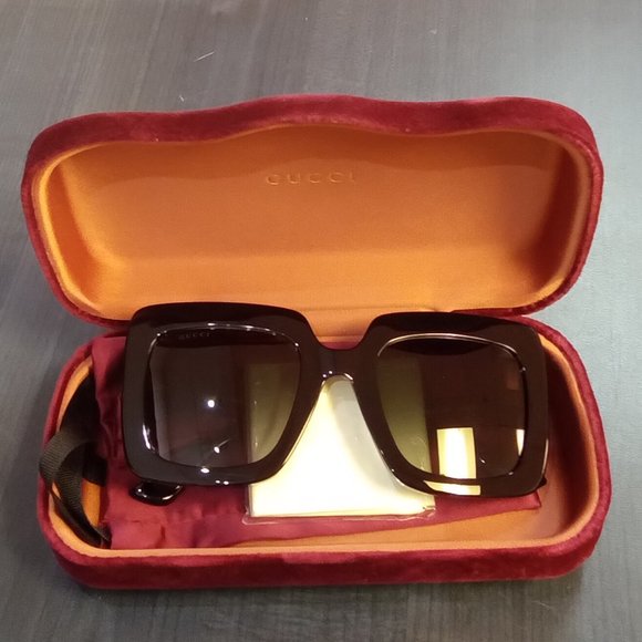 Gucci Women's Square Full Rim Black Frame Sunglasses - Picture 5 of 9